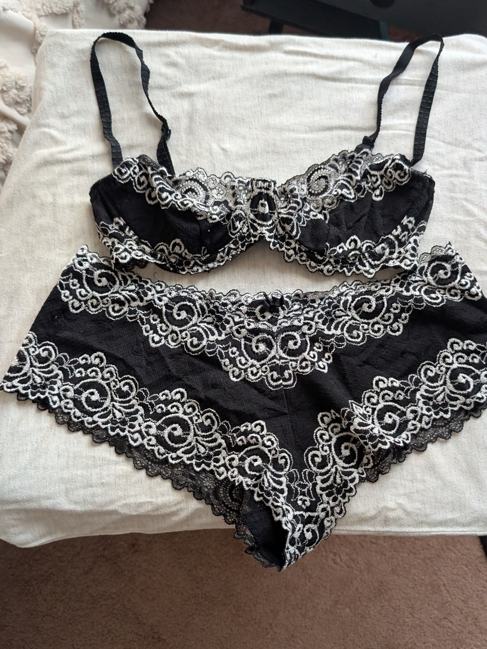 Frederick's of Hollywood Black Lace 34B Bra and Medium Brief Set